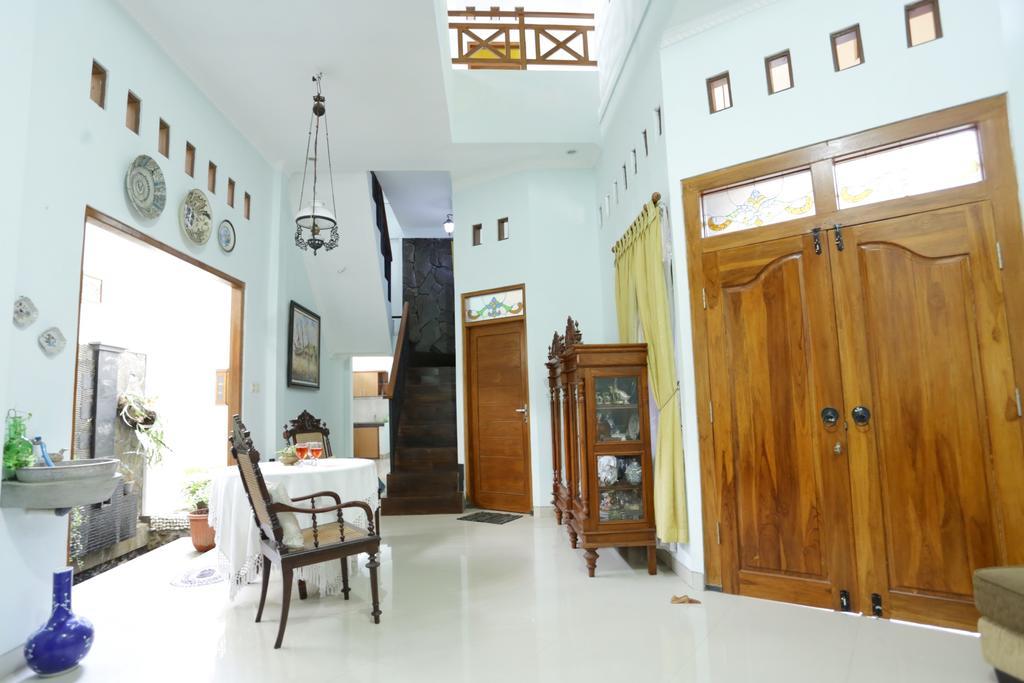 Griya Kedasih Guesthouse Yogyakarta Extérieur photo